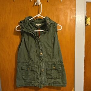 41 Hawthorn Vest